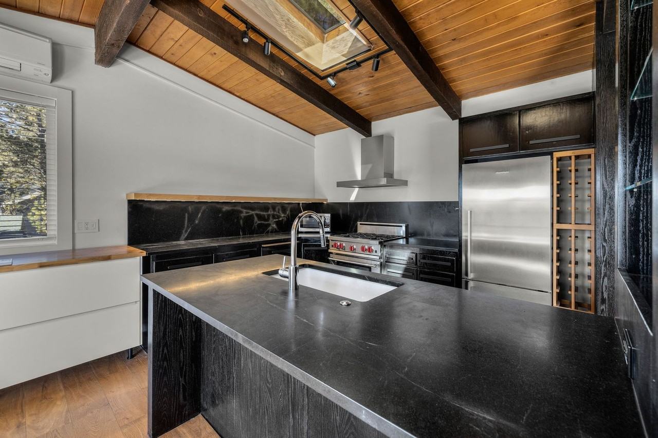 1595 Nw Quincy Ave - Photo 4 of 50