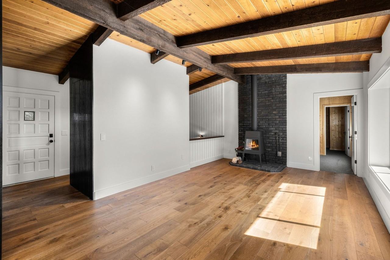 1595 Nw Quincy Ave - Photo 7 of 50