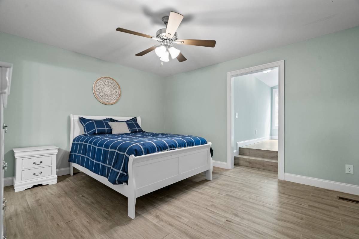 1184 1184 - Photo 7 of 21