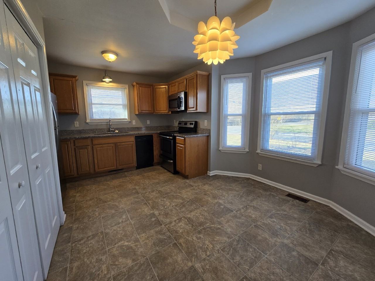 1301 Sonja Dr - Photo 4 of 13