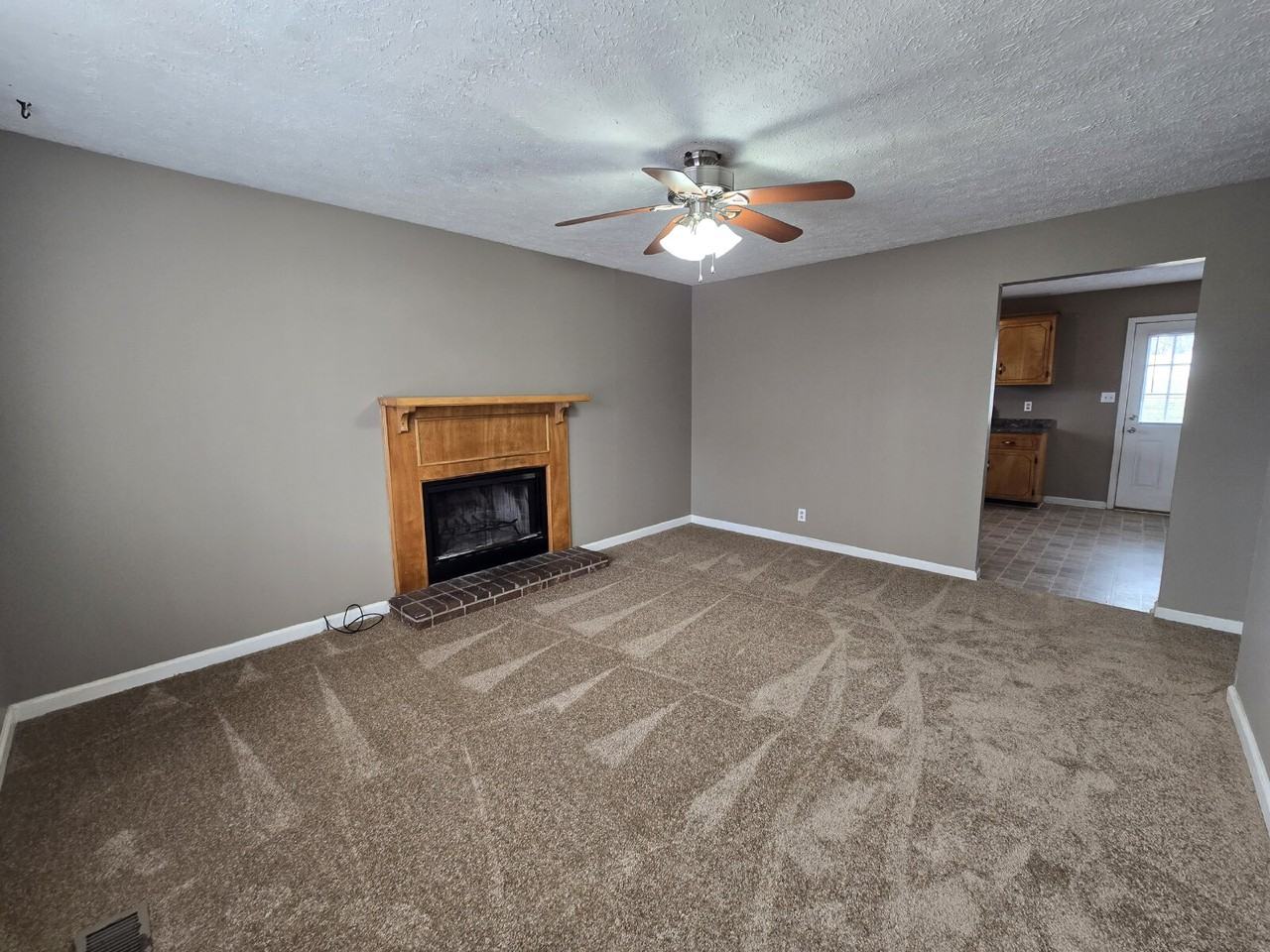 201 Golden Pond Ave - Photo 6 of 8