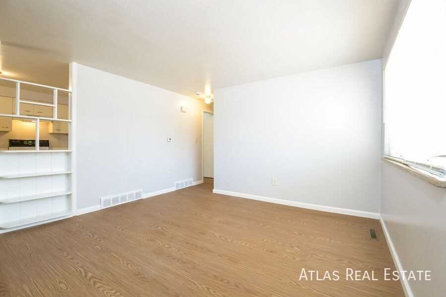 438 Dayton St - Photo 2 of 16