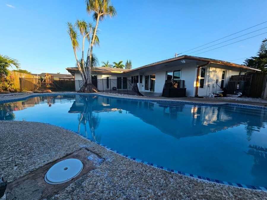 7103 Nw 82nd St - Photo 2 of 16