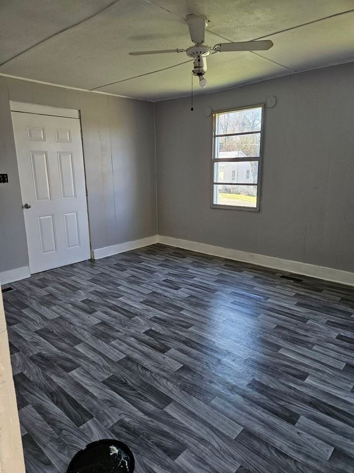 806 Woodland St - Photo 2 of 11