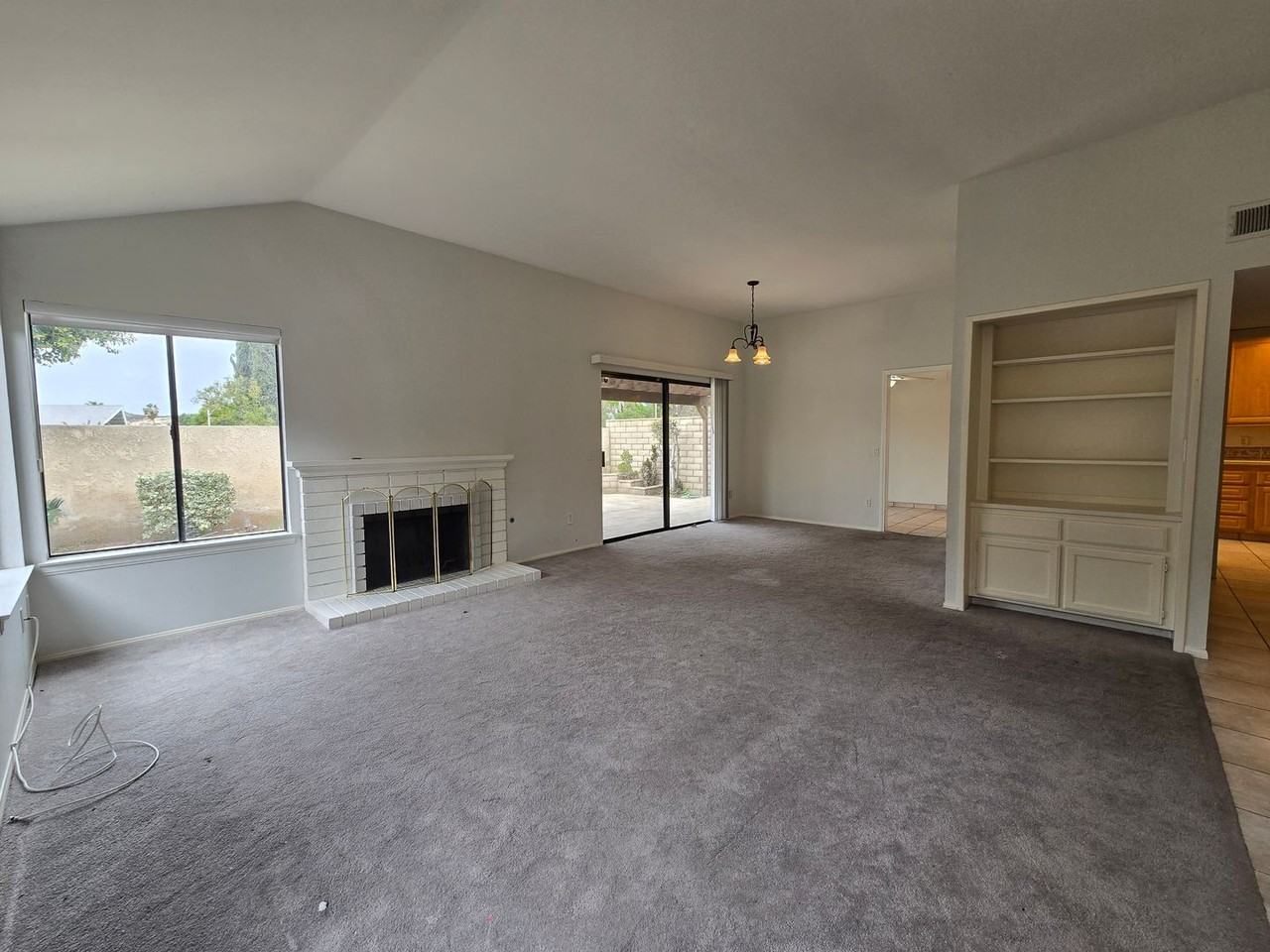2960 Hyde Park Cir - Photo 5 of 23