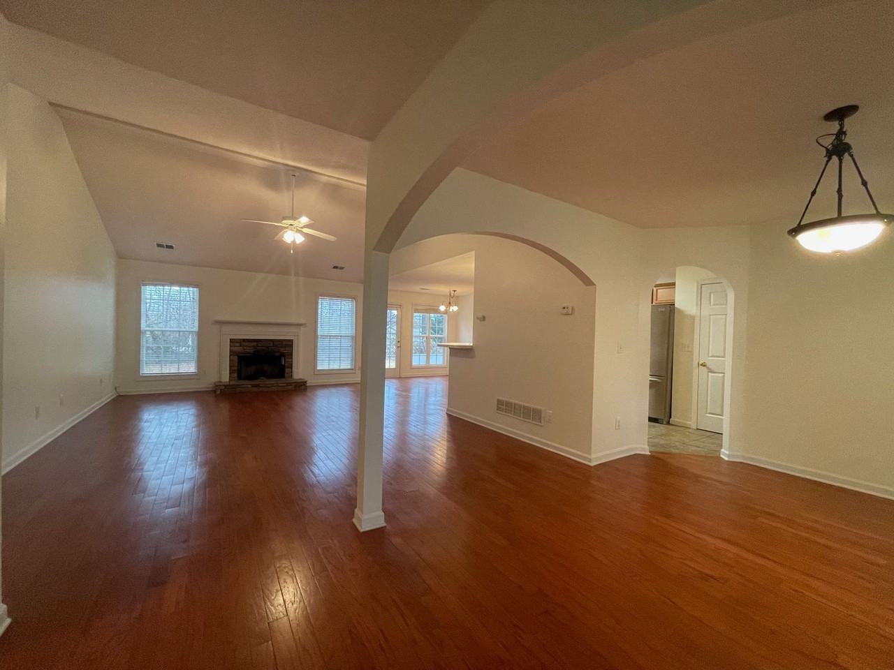 184 Hampton Oaks Cir - Photo 3 of 20