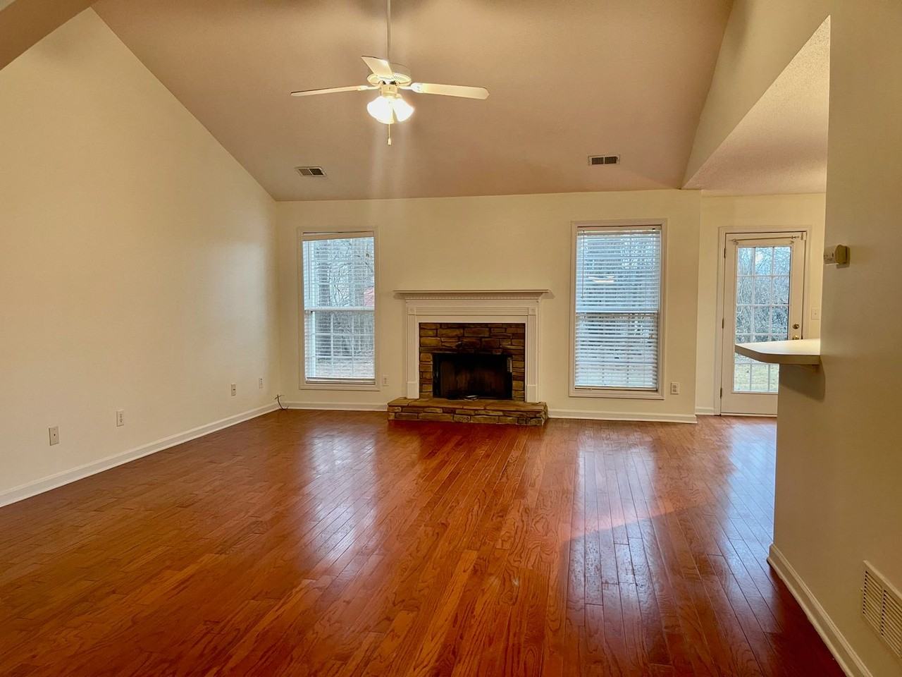184 Hampton Oaks Cir - Photo 5 of 20