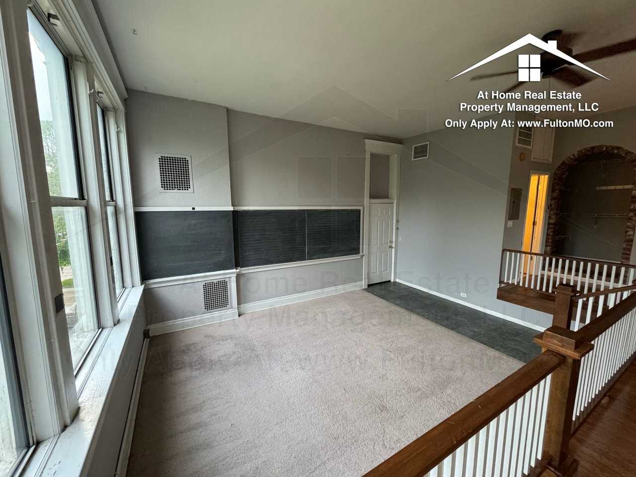 808 Center St - Photo 3 of 14
