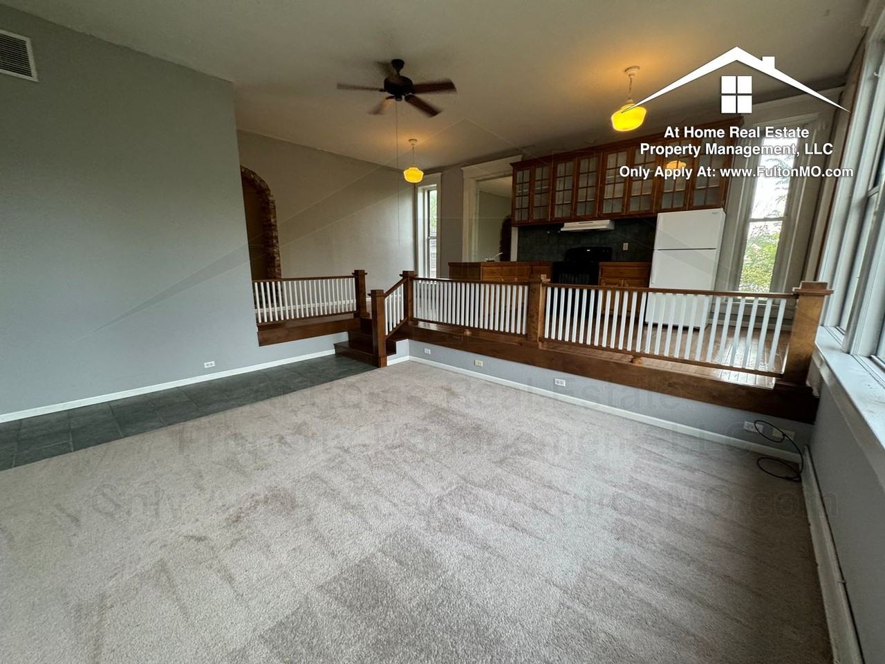 808 Center St - Photo 4 of 14