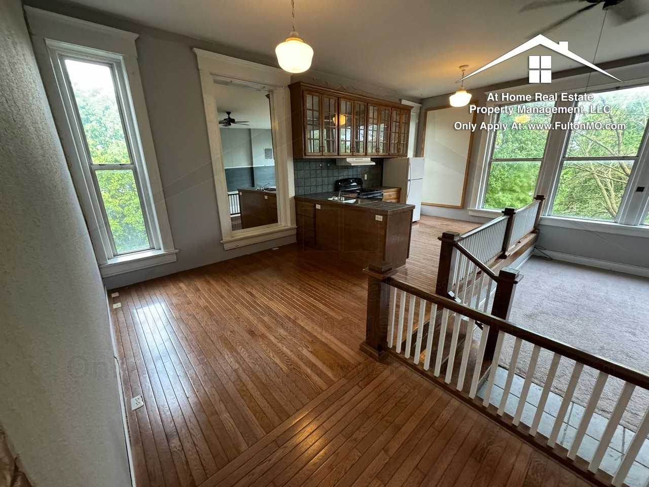 808 Center St - Photo 6 of 14