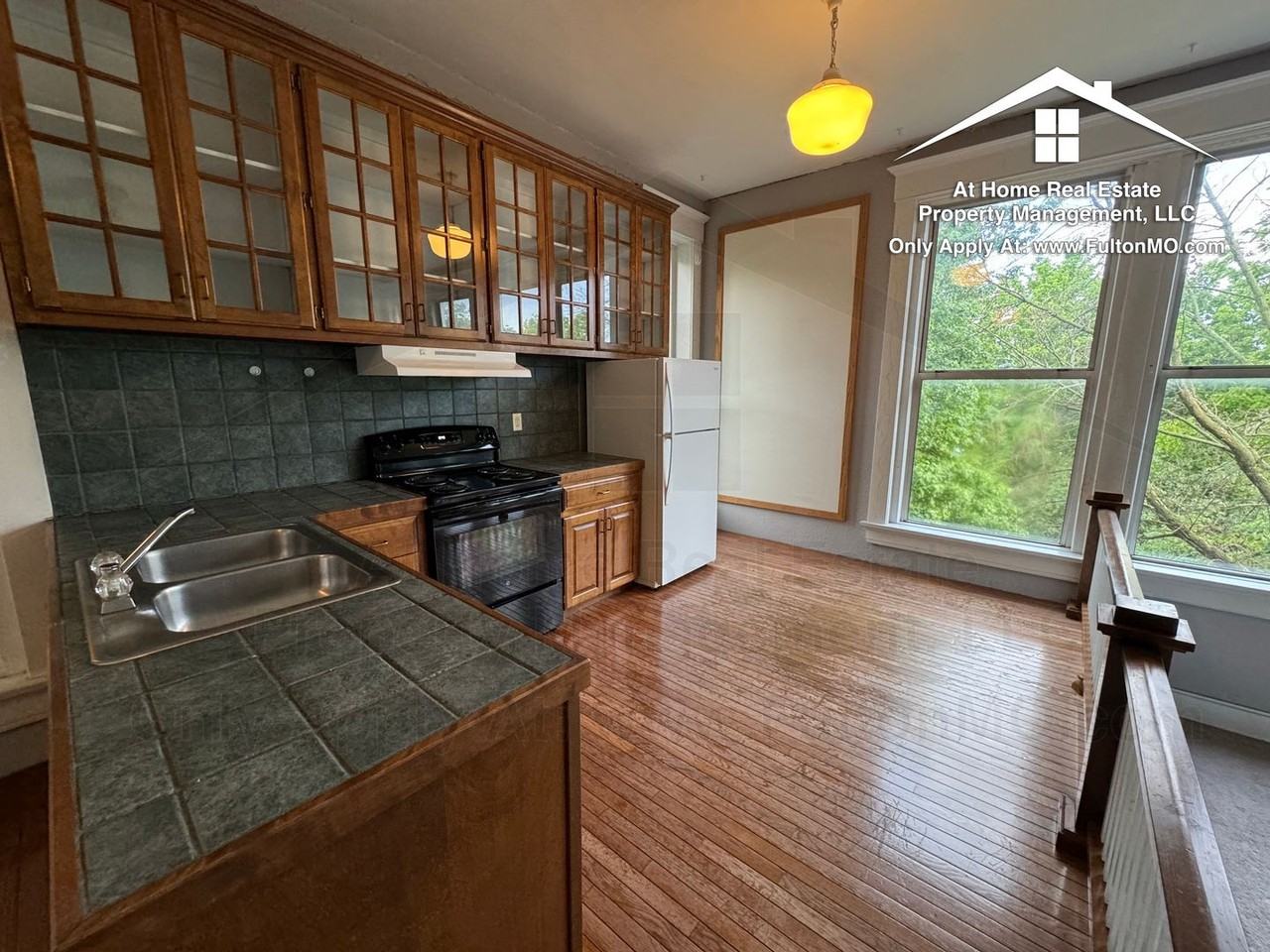 808 Center St - Photo 7 of 14