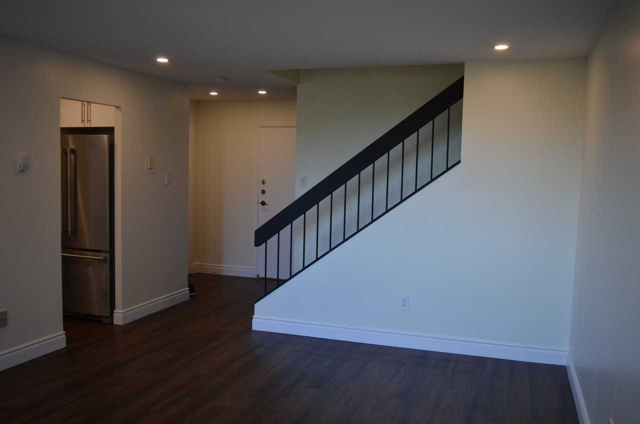 2630 Southvale Cres - Photo 3 of 18