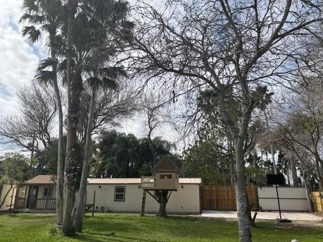 1025 Beach Blvd - Photo 2 of 11