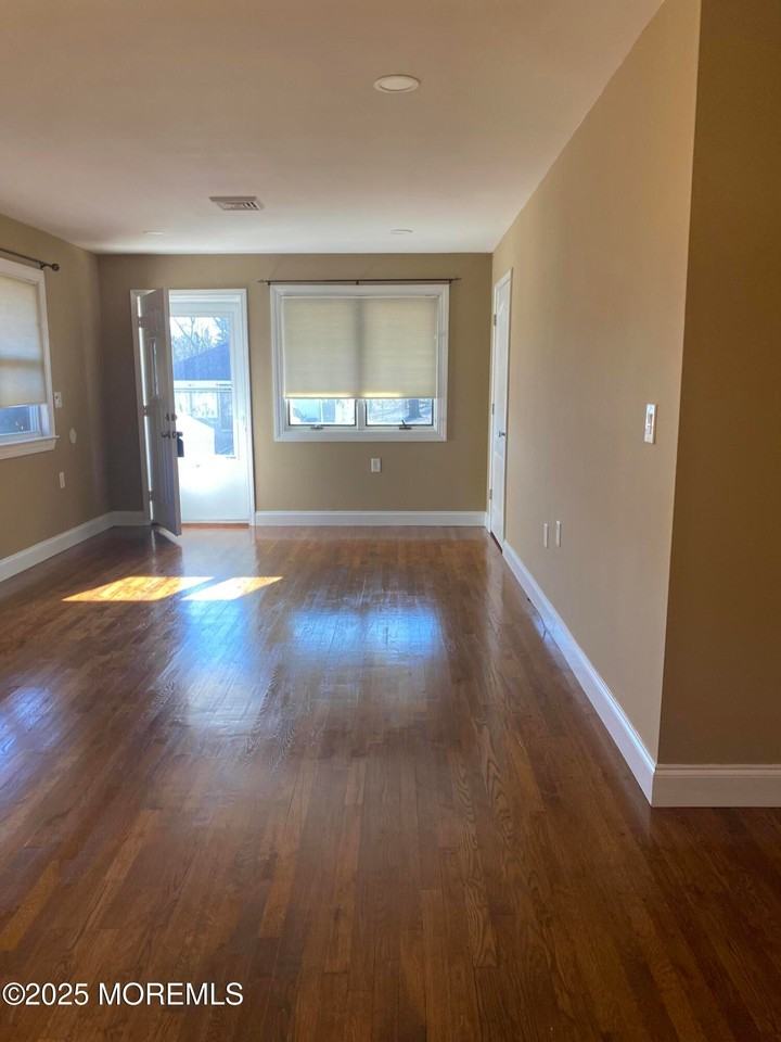 2285 Mount Hope Ln - Photo 2 of 10