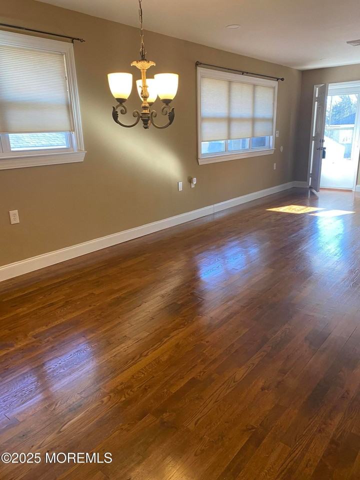 2285 Mount Hope Ln - Photo 3 of 10