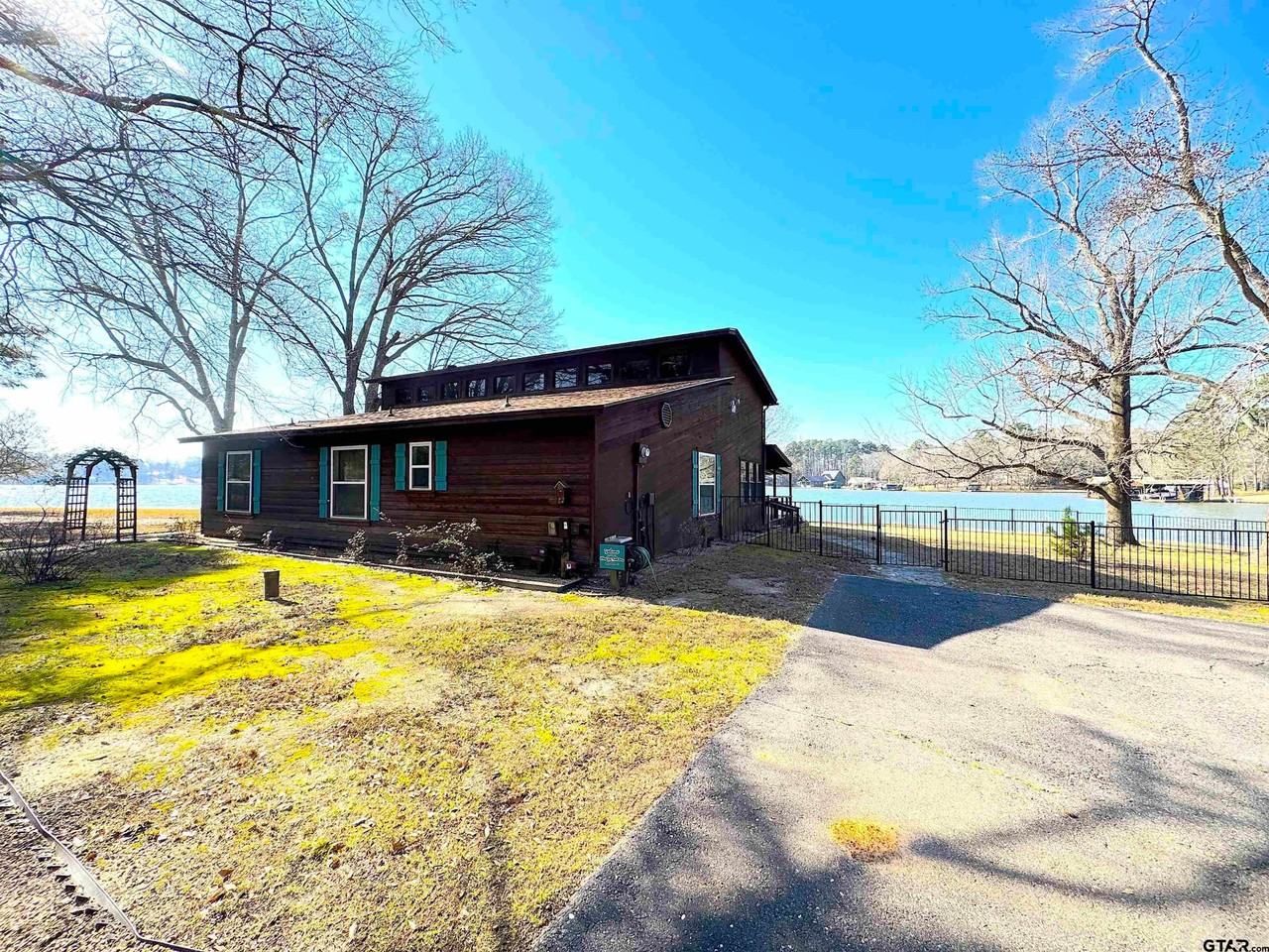 133 Lake Shore Dr - Photo 3 of 33