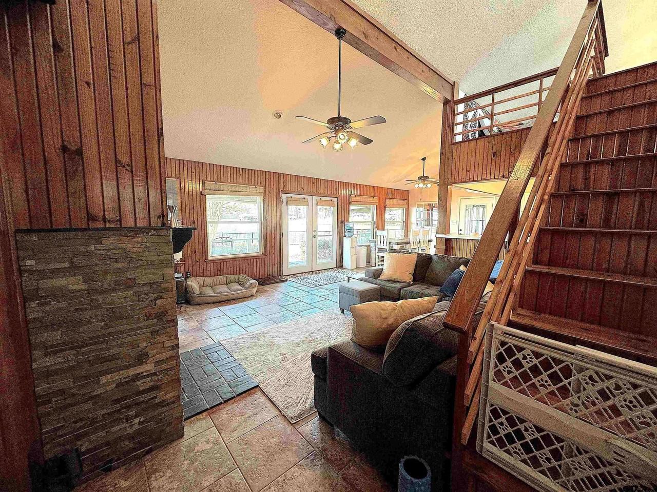 133 Lake Shore Dr - Photo 6 of 33