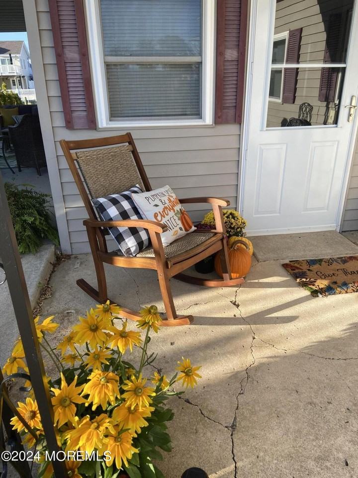 42 Lake Superior Dr - Photo 2 of 10