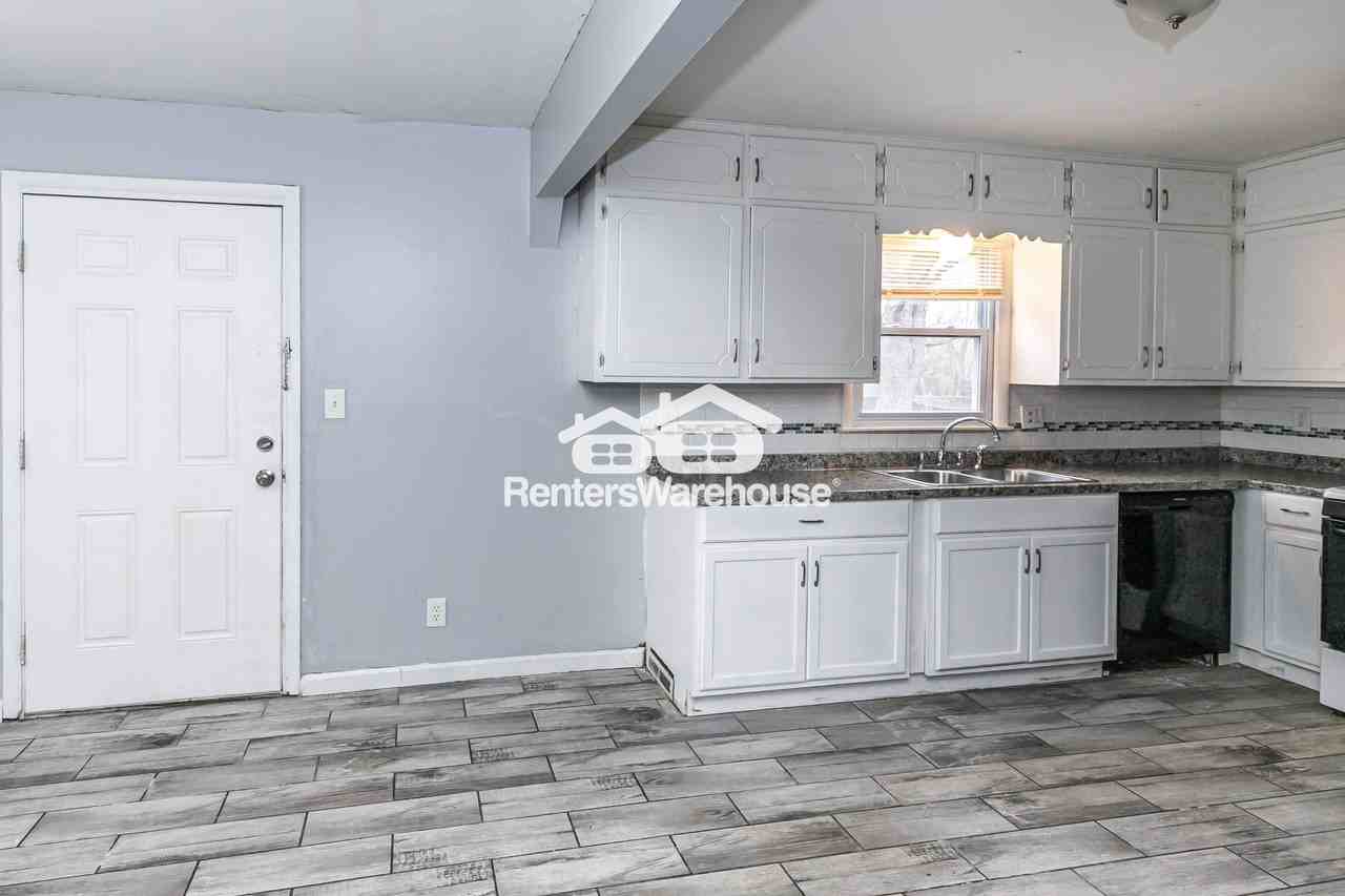 10741 Cambridge Ave - Photo 5 of 19