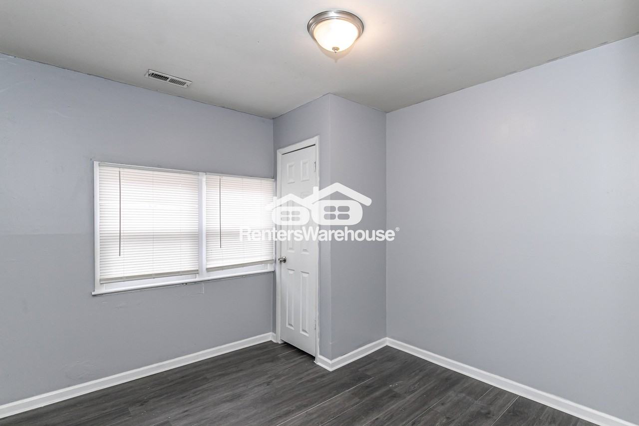 10741 Cambridge Ave - Photo 3 of 19