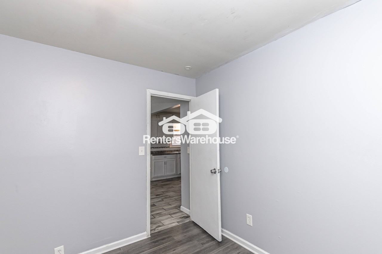 10741 Cambridge Ave - Photo 4 of 19