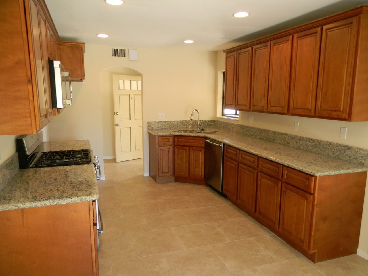 1404 E Sycamore Ave - Photo 2 of 11