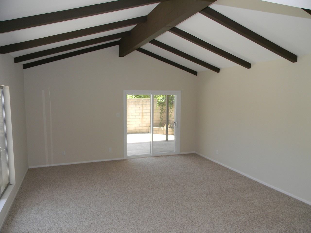 1404 E Sycamore Ave - Photo 4 of 11