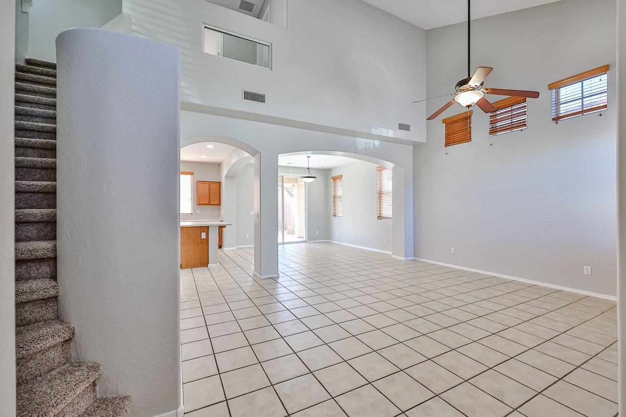 3901 E Minton St - Photo 5 of 34