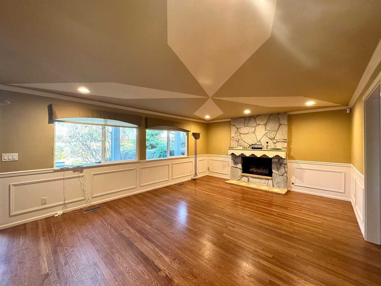 832 130th Ave Ne - Photo 2 of 24