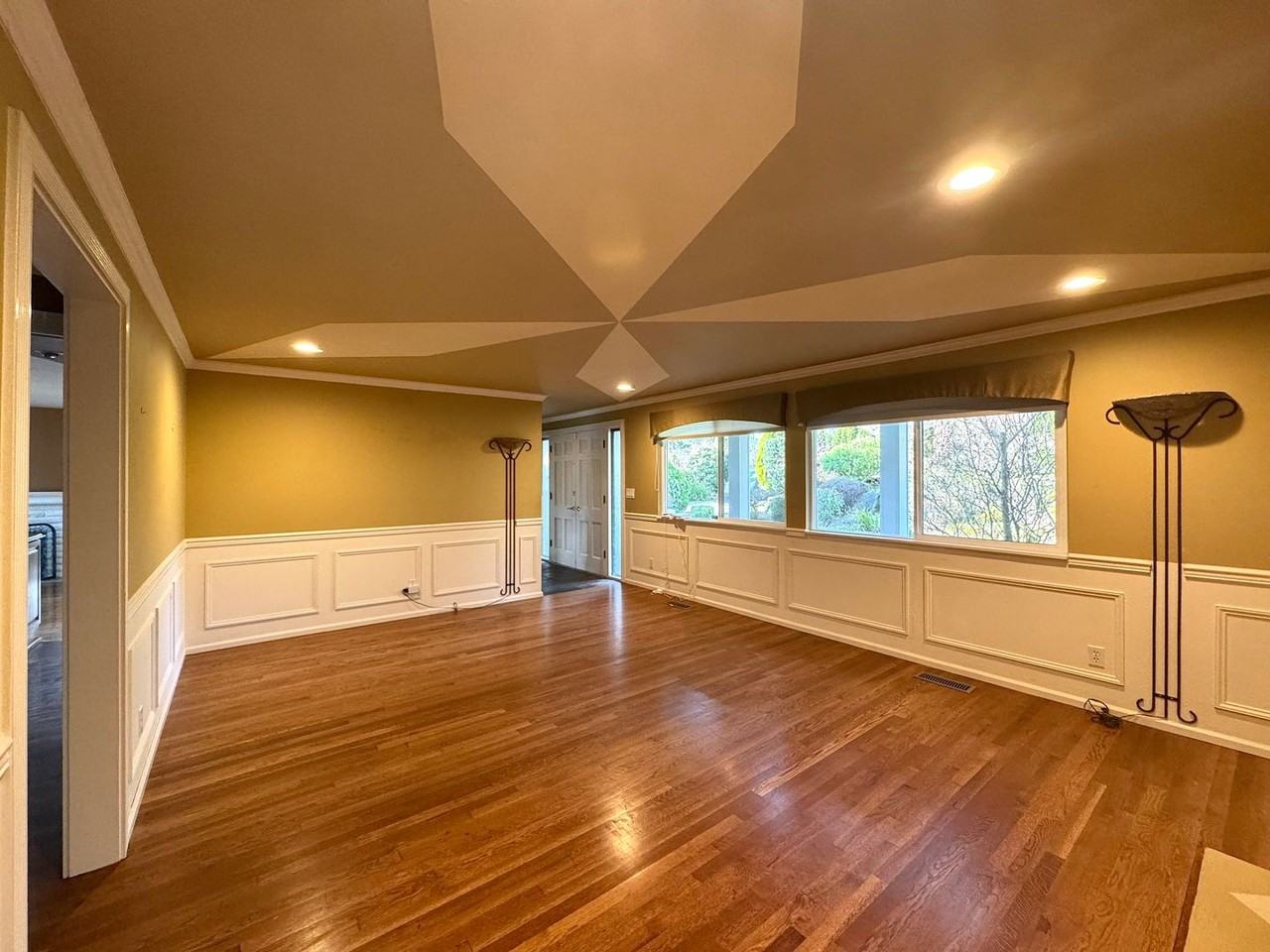 832 130th Ave Ne - Photo 3 of 24