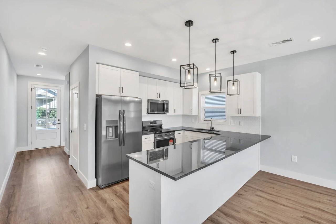 319 Wilkins St - Photo 2 of 26