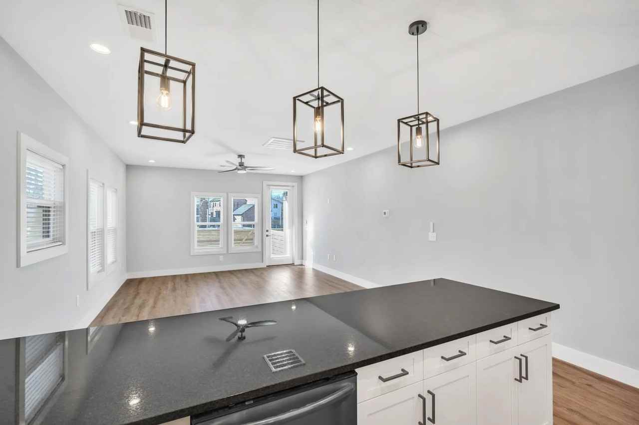 319 Wilkins St - Photo 3 of 26