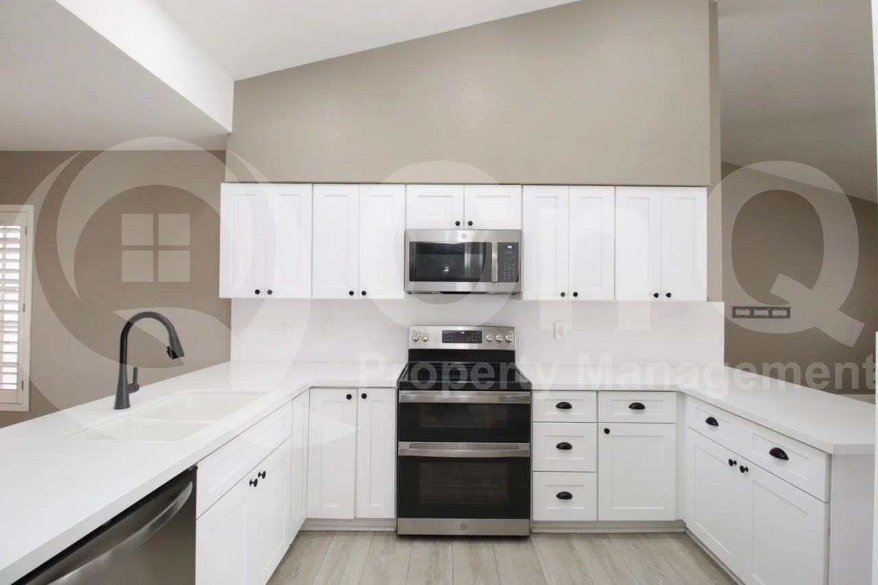 937 N Starling Dr - Photo 3 of 26