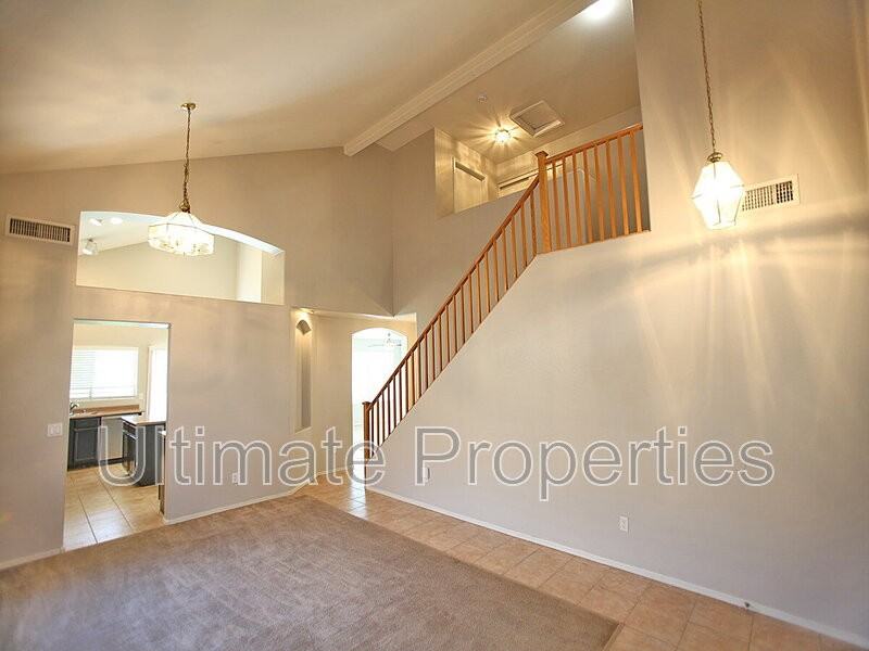 7205 W Mohawk Ln - Photo 6 of 14