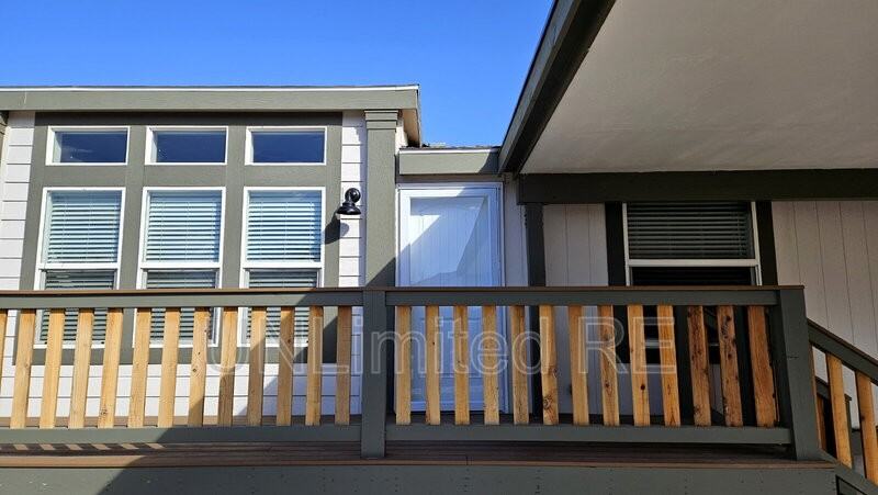 407 Boulder Ln - Photo 3 of 32