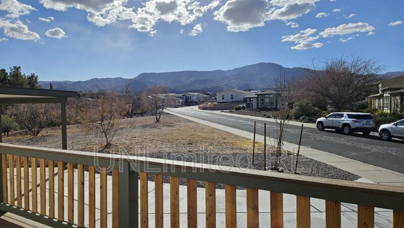 407 Boulder Ln - Photo 4 of 32