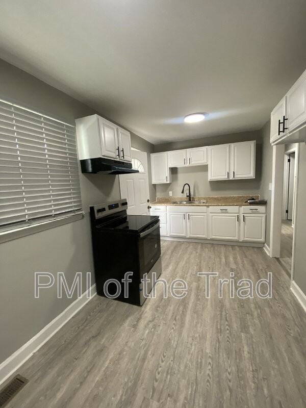 1505 Julian St - Photo 4 of 8