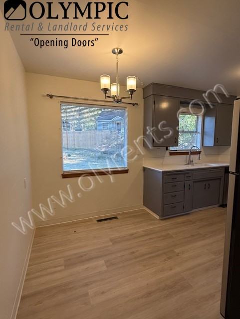 1310 Union Ave - Photo 3 of 9