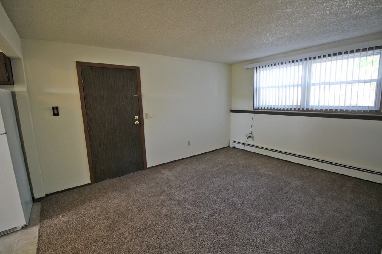 1401 14Th Ave Nw - Photo 4 of 7