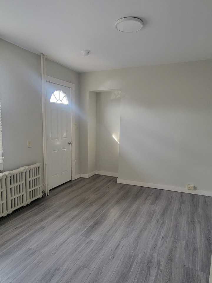 920 Marion St - Photo 2 of 5