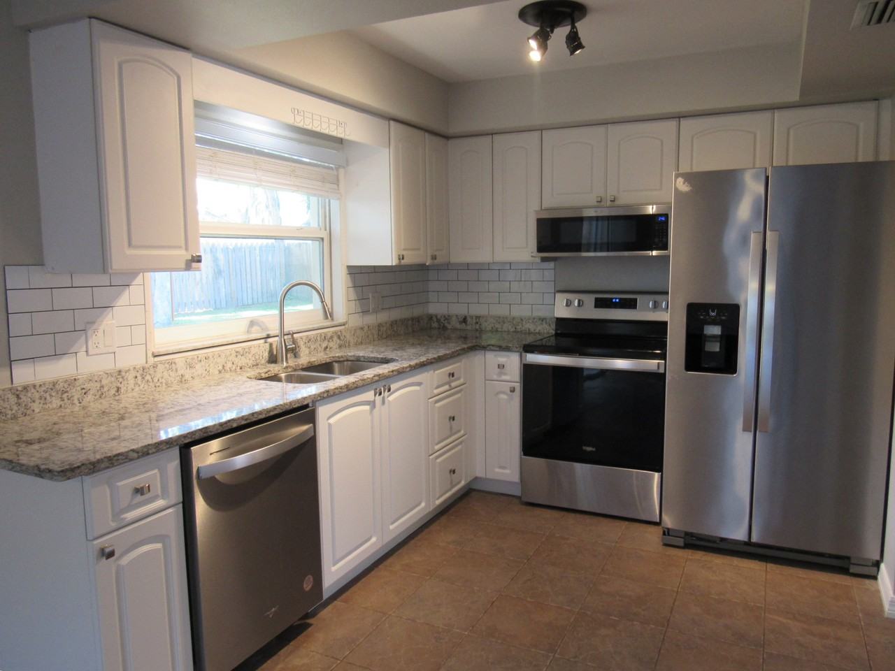 3740 Paige St - Photo 2 of 15