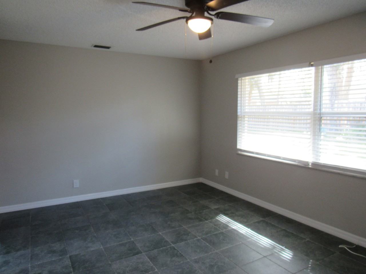 3740 Paige St - Photo 7 of 15