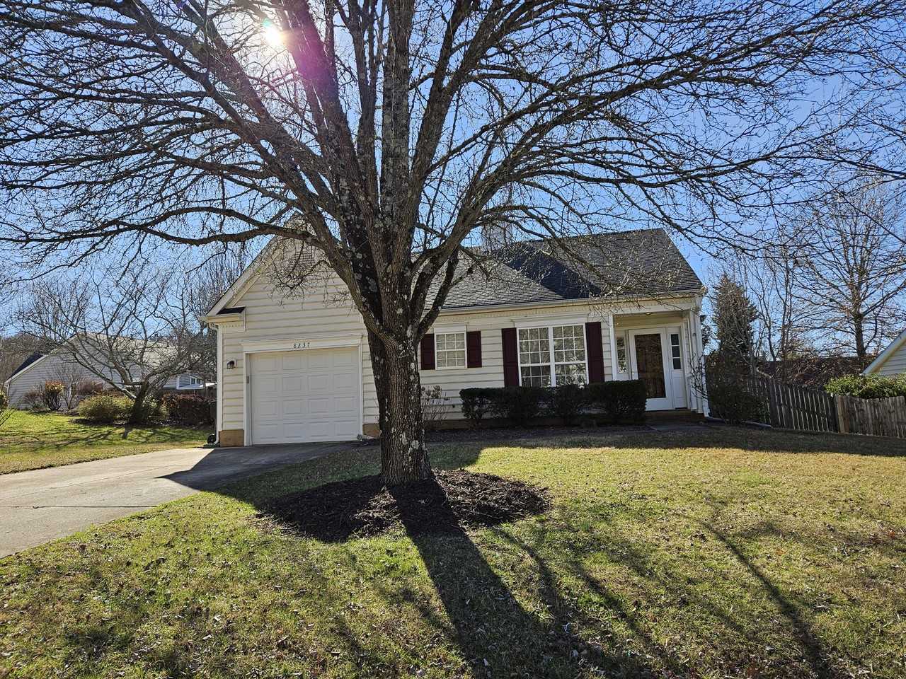 8237 Hornwood Ct - Photo 3 of 28