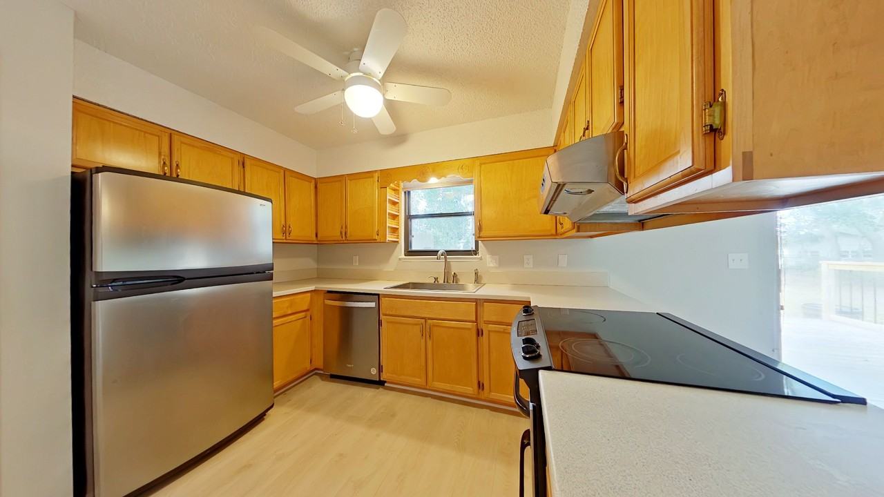 411 31st St - Photo 6 of 19