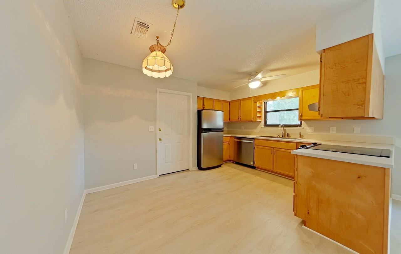 411 31st St - Photo 7 of 19