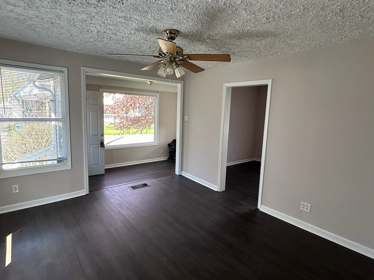 1912 S 2nd St - Photo 2 of 8