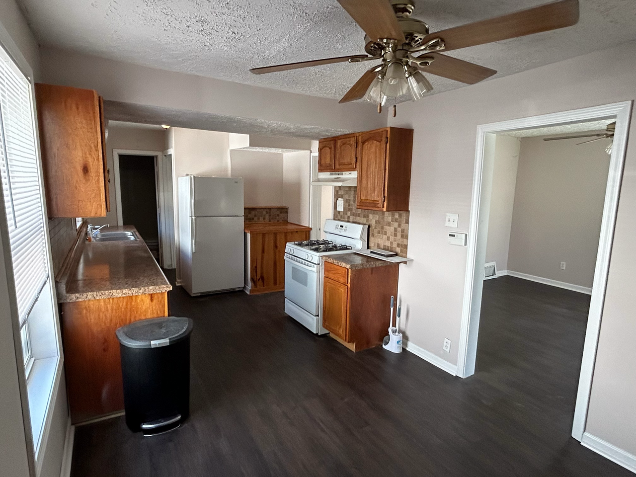 1912 S 2nd St - Photo 3 of 8