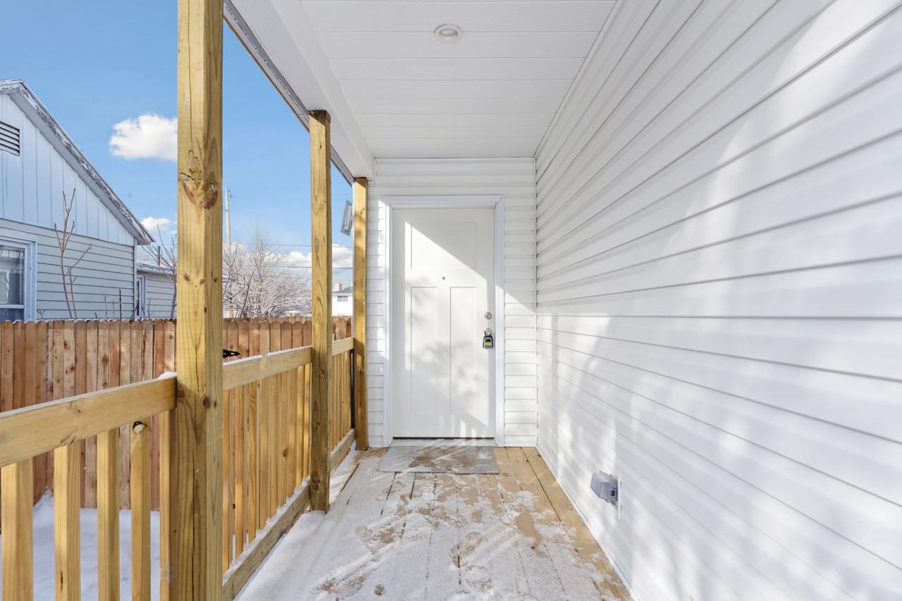 1909 E Routt Ave - Photo 2 of 11