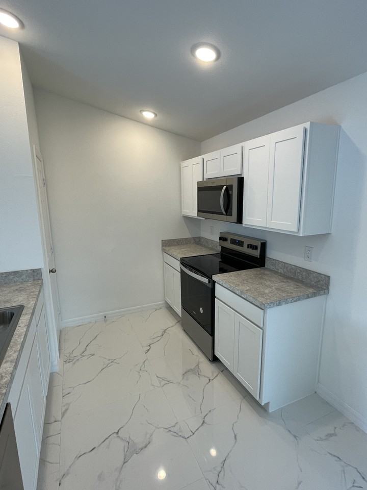 3013 Nw 20th Pl - Photo 6 of 29