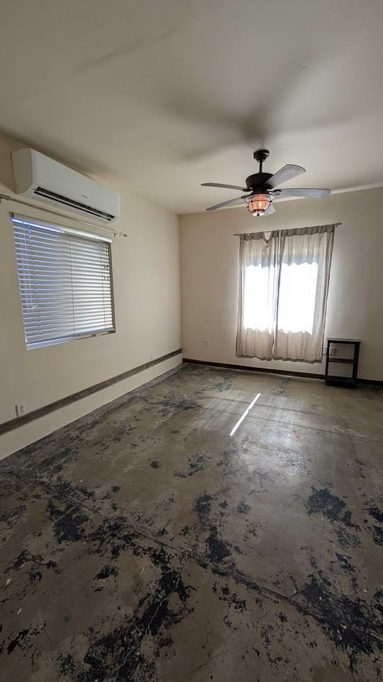 405 N Cloverdale Blvd #B - Photo 5 of 13